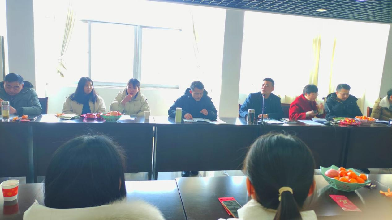 凝心聚力謀發(fā)展，踔厲奮發(fā)譜新篇
